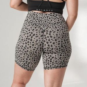 Ascend Rider short snow leopard midnight